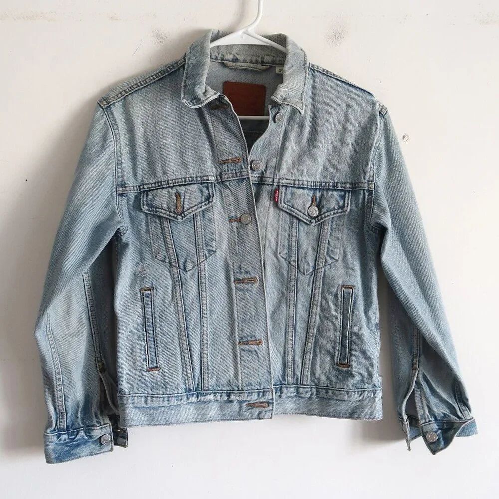 Levi's Lightwash Denim Jacket - Size XS